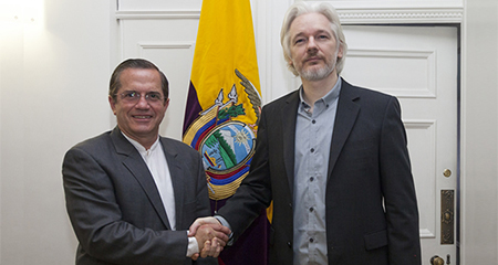 Asilo de Julián Assange en embajada ecuatoriana habría sido a cambio de su silencio (Video)