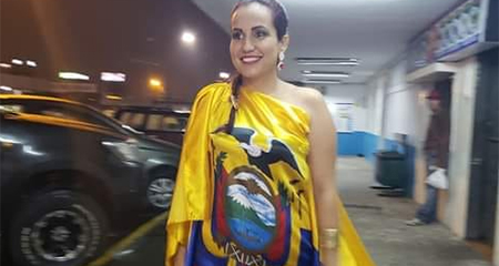 Candidata a viceprefecta causa críticas tras ser vista con vestido de la bandera ecuatoriana