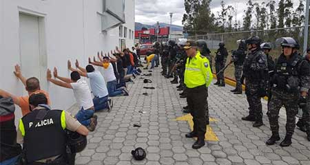 Detienen en aeropuerto de Quito a venezolanos con información sensible sobre Presidente y Vicepresidente
