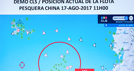 Flota de 300 barcos chinos permanece cerca de Galpagos. Marina no tiene recursos