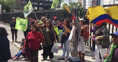 Turbas violentas actan con impunidad y agreden a periodistas y ciudadanos