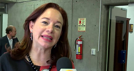 Canciller Ma. Fernanda Espinosa cree que no debe haber injerencia en crisis venezolana