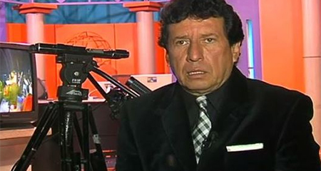 Periodista enfrenta a Rafael Correa en Blgica (Video)