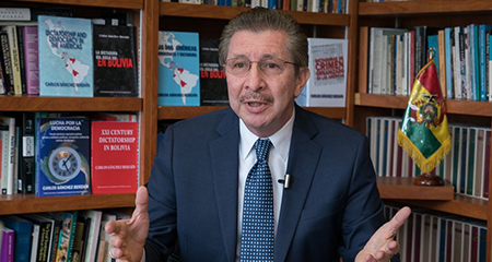 Carlos Snchez Berzan:  Los ecuatorianos son ejemplares luchadores por la libertad y la democracia (Video)