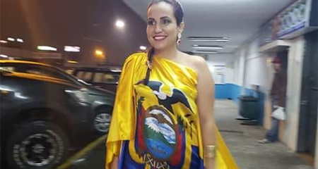 Candidata a viceprefecta causa crticas tras ser vista con vestido de la bandera ecuatoriana