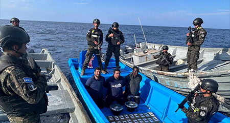 Nayib Bukele anunci captura de embarcacin que transportaba cocana, 8 ecuatorianos estaran implicados