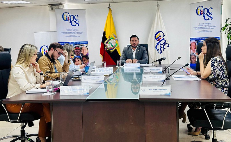 Chats revelados por Fiscala prueban estrategia del corresmo para cooptar instituciones clave en Ecuador