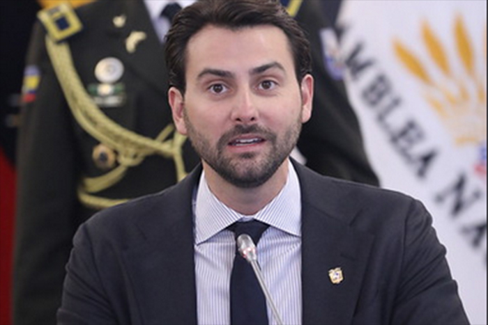Niels Olsen impulsa histrica reforma para erradicar el nepotismo en la Asamblea Nacional del Ecuador